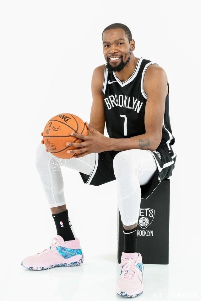 他与这些球 他与这些球