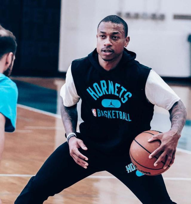 同时面对激 同时面对激